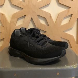 Brooks Levitate 2 running shoes 8.5 women’s